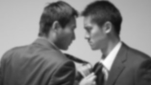 體系不完善，團隊弱小，幾乎沒有售后服務，賣完就不管或者以任何理由推卸責任。